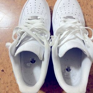 NIKE AIR FORCE 1 ( All white size 9) WORN 3 TIMES